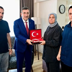 Kahraman Şehidimiz Halil Özdoğru’nun kıymetli ailesini ziyaret etti. - fotoğraf 2