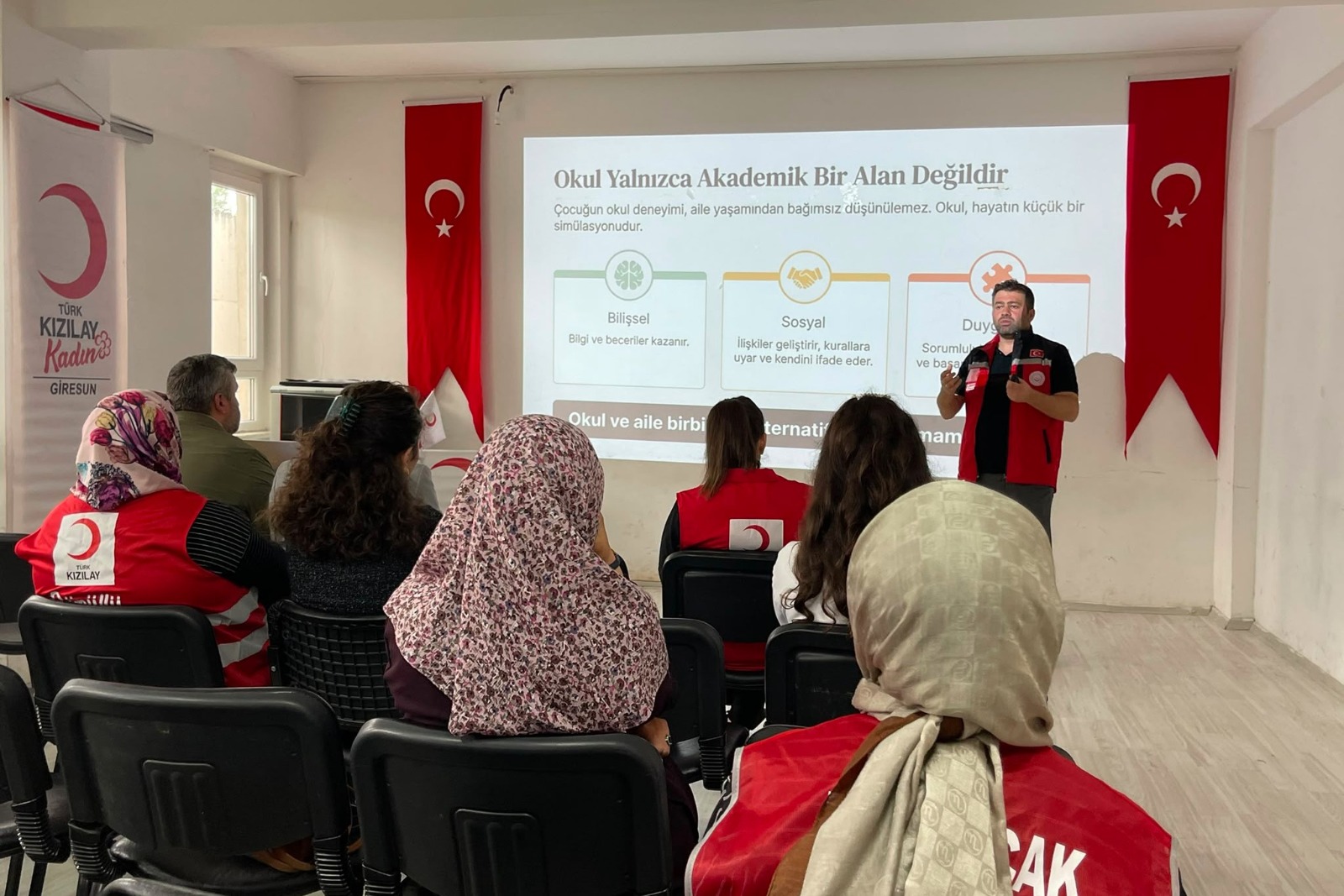 Piraziz Eren Öner Hekim İlkokulunda Aile Eğitim Programı Düzenlendi