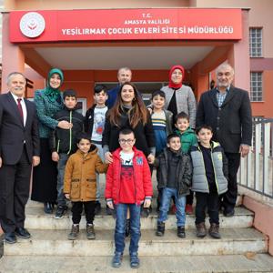 Funda VAROL Hanımefendi, Yeşilırmak Çocuk Evleri Sitesinde kalan çocuklarımızla bir araya geldi - fotoğraf 1