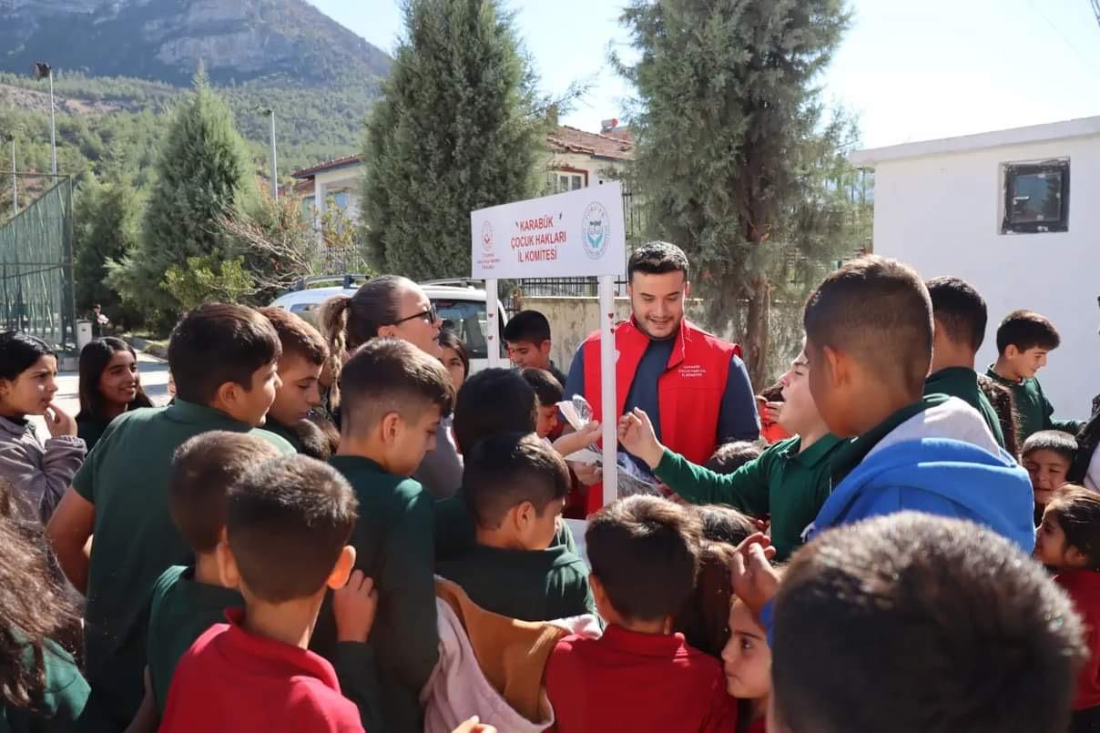 Çocuk Hakları Komitemiz, Milli Eğitim İI Müdürlüğü iş birliğiyle bugün Cumayanı İlkokulu'nda çocuklarla bir araya geldi.