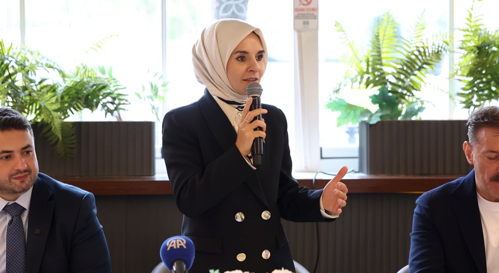 Bakanımız Göktaş, "Türkiye Yüzyılı Buluşmaları" kapsamında Bahçelievler'de muhtarlarla buluştu