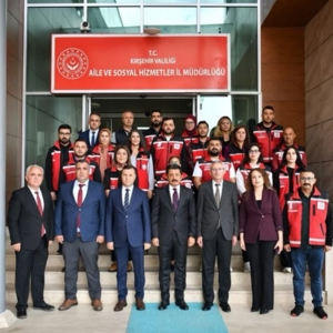 Valimiz Sayın Murat Sefa Demiryürek, Aile ve Sosyal Hizmetler İl Müdürlüğümüzü ziyaret etti. - fotoğraf 1