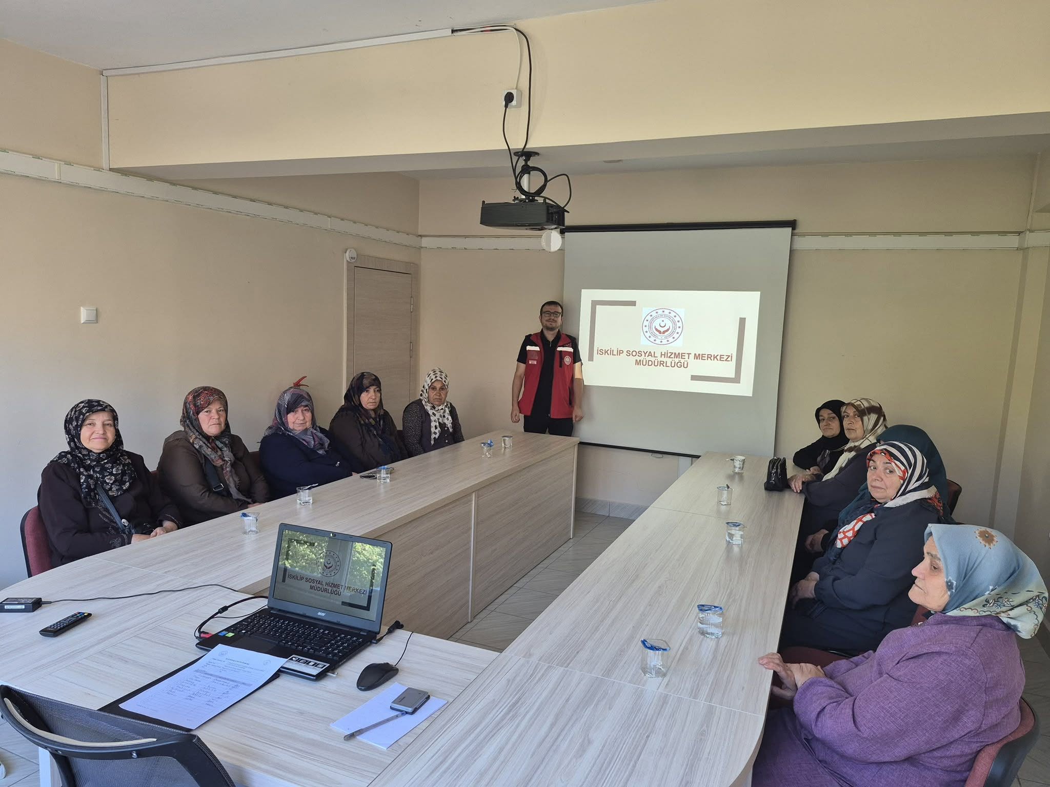 Yaşlı Bireylere Yönelik Aile Eğitim Programı Kapsamında Eğitim Gerçekleştirildi