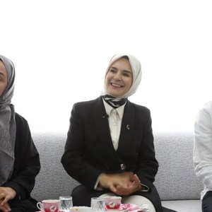 Bakan Göktaş, evlilik kredisinden yararlanan yeni evli çiftin ilk misafiri oldu - fotoğraf 2