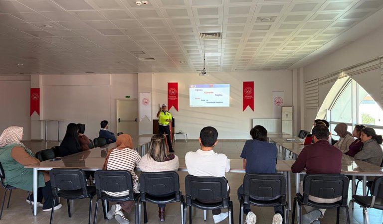 Kütahya Sosyal Hizmet Merkezi Personeline Trafik Güvenliği Eğitimi Verildi