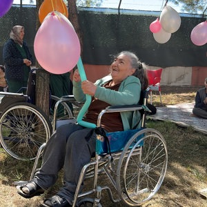 Uşak Engelsiz Yaşam, Bakım, Rehabilitasyon ve Aile Danışma Merkezi Müdürlüğümüzde bakım hizmeti alan engelli bireylerimiz için kuruluş bahçemizde “Yaza Veda Pikniği” düzenlendi. - fotoğraf 5