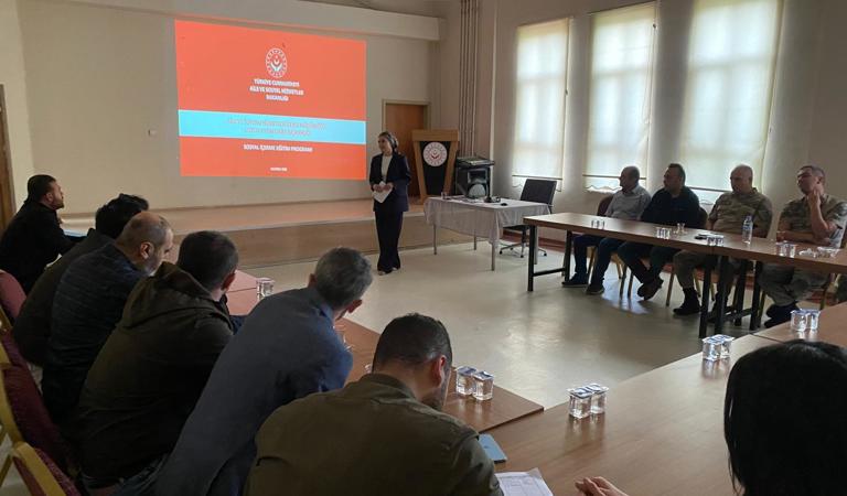Aile ve Toplum Hizmetleri Birimi personelimiz tarafından, Türkiye Sosyal İçerme Eğitim Programı kapsamında eğitim
