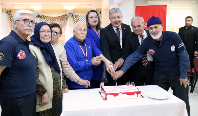 1 Ekim Dünya Yaşlılar Günü’nde Safiye Gönül Bayar Huzurevi Sakinlerimizle Kahvaltı Programı Gerçekleşti.