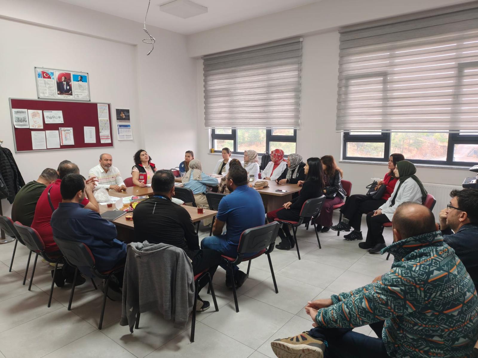 Sandıklı Sosyal Hizmet Merkezi Tarafından Sandıklı Ali Çetinkaya Ortaokulu Öğretmenlerine Seminer Düzenledi