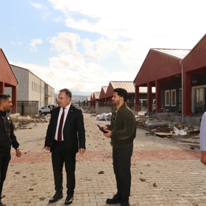 İl Müdürümüz Vefa Akdoğan Yapımı Devam Eden Edremit Çocuk Evleri Sitesi ile Edremit Engelsiz Yaşam Bakım ve Rehabilitasyon Merkezinde  - fotoğraf 1