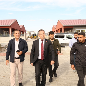 İl Müdürümüz Vefa Akdoğan Yapımı Devam Eden Edremit Çocuk Evleri Sitesi ile Edremit Engelsiz Yaşam Bakım ve Rehabilitasyon Merkezinde  - fotoğraf 2