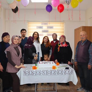  1 Ekim Dünya Yaşlılar Günü kapsamında Akdağmadeni Huzurevi Müdürlüğümüzde anlamlı bir kutlama programı - fotoğraf 1