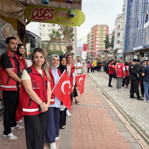 19 Eylül Gaziler Günü dolayısıyla; Sayın Valimiz Mehmet Fatih Serdengeçti, il protokolü, siyasi parti temsilcileri, İl Müdürümüz Sayın Naci Yılmaz, İl Müdürlüğümüz personelleri, öğrencilerimiz ve kahraman gazilerimizin katılımıyla yürüyüş gerçekleştirildi. - fotoğraf 3