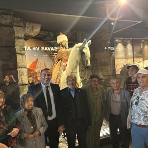 1 Ekim Dünya Yaşlılar Günü Münasebetiyle İhramcızade İsmail Hakkı Toprak Huzurevi Müdürlüğümüzde Hizmet Alan Kıymetli Büyüklerimiz Savaş Atları Müzesi’ni Ziyaret Etti - fotoğraf 4