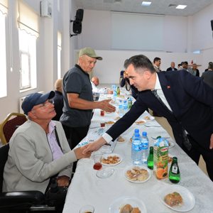  Sayın Valimiz Ahmet Karakaya'dan Ulu Çınarlarımıza Anlamlı Ziyaret  - fotoğraf 2