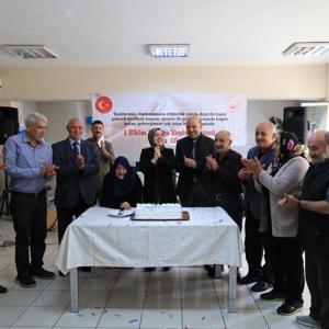 1 Ekim Dünya Yaşlılar Günü münasebetiyle Vali Yardımcımız Sayın Rümeysa Sena Kurt, İl Müdürümüz Sayın Abdulhalim Ünalan ve birim amirlerimizle birlikte  kıymetli büyüklerimizle bir araya geldik. - fotoğraf 1