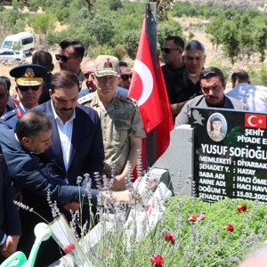 15 Temmuz Şehidi Yusuf Sofioğlu Kabri Başında Anıldı - fotoğraf 2