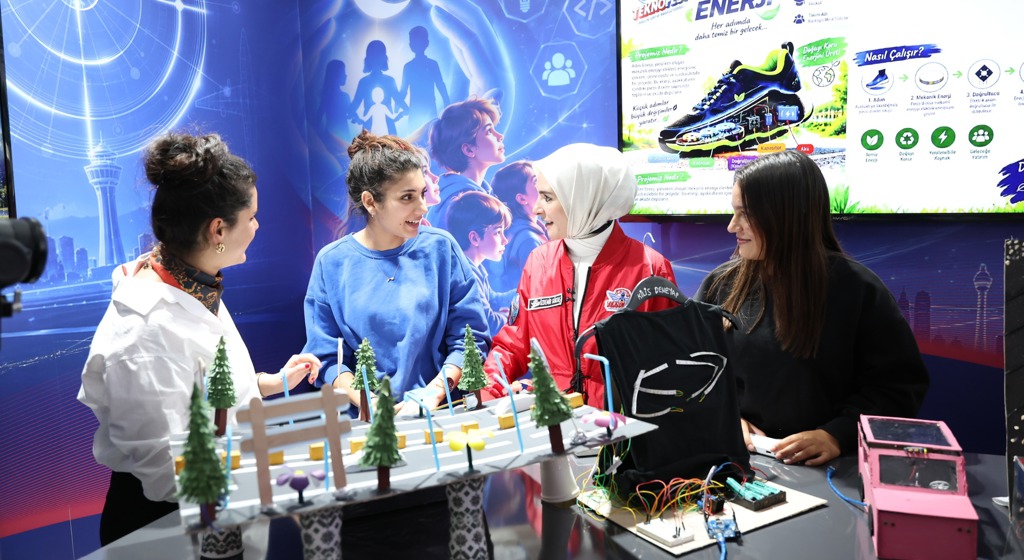 Devlet Himayesindeki Çocuklarımızın Projeleri TEKNOFEST Güneydoğu’da Ziyaretçilerle Buluştu.