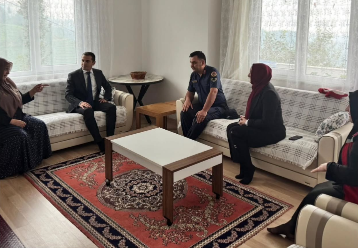 Hayrat Şehidimiz Mustafa Özel’in Kıymetli Annesi Hatice Özel Hanesinde Ziyaret Edildi.