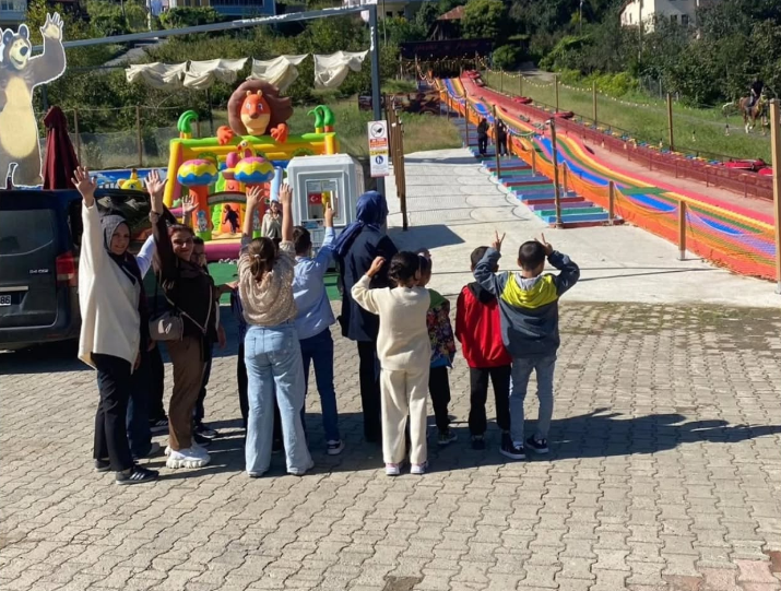 Çocuklarımız İçin Sera Gölü Hayal Vadisine Gezi Ve Yemek Etkinliği Düzenlendi.