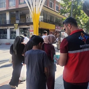 Sokak Sokak Farkındalık: Batman Modeli Sahada - fotoğraf 4