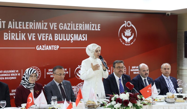 Bakan Göktaş, Gaziantep'te şehit aileleri ve gazilerle vefa buluşmasında bir araya geldi: