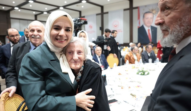 Ekim ayı yaşlı ve engelli aylıkları hesaplara yatırılmaya başlandı