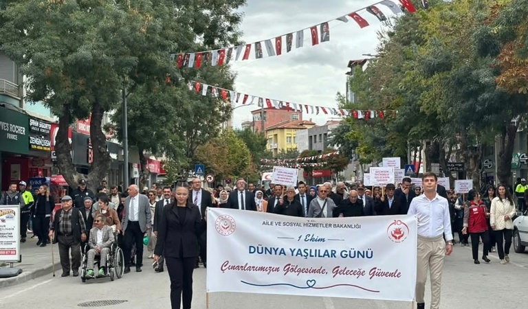 Dünya Yaşlılar Günü Kapsamında Burdur’da, Yaşlı Bireylerimiz ve Gençlerimizin Katılımıyla Anlamlı Bir Yürüyüş Gerçekleştirildi