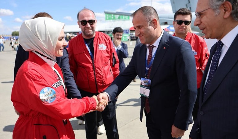  Bakanımız Sayın Mahinur Özdemir GÖKTAŞ, TEKNOFEST Güneydoğu’da Bakanlığımızın Stantlarını Ziyaret Etti