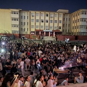 🎬🌙 Gökyüzü Altında Çocuk Kahkahaları Cizre’de! 🌟 - fotoğraf 2
