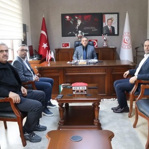 Karabük Verenel Yardımlaşma ve Dayanışma Derneği Başkanı ve İl Temsilcisi Murat Derecik ile Yönetim Kurulu Üyesi Şaban Ünal, İl Müdürümüz Sayın Sami Çift’i makamında ziyaret etti. - fotoğraf 1