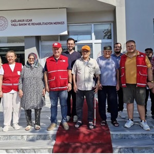 İl Müdürlüğümüze bağlı Çağlanur Uçar Yaşlı Bakım ve Rehabilitasyon Merkezinde Mevlid Kandili nedeniyle Kuran-ı Kerim okundu. Mevlid programına Uzunköprü Kızılay Şubeside katılım sağladı. - fotoğraf 1