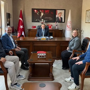 Türk Sağlık-Sen Karabük Şube Başkanı Sadık Doğdu, beraberindeki heyet ile birlikte İl Müdürümüz Sayın Sami Çift’i makamında ziyaret etti.  - fotoğraf 1