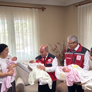 İl Müdürümüz Galip Sökmen, Dördüz Bebekleri Dünyaya Gelen Çörüt Ailesini Ziyaret Etti - fotoğraf 2
