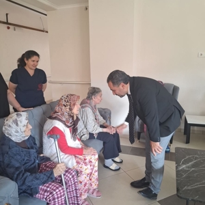 İl Müdürümüz Mahmut SELÇUK, Abide Hasan Nuri Öncüer Huzurevi’ni ziyaret ederek büyüklerimizle bir araya geldi. - fotoğraf 1
