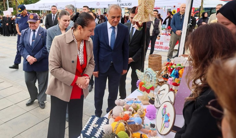 Sayın Valimiz Tülay BAYDAR BİLGİHAN, 1 Ekim Dünya Yaşlılar Günü Münasebetiyle Cumhuriyet Meydanı’nda Düzenlenen Programa Katıldı
