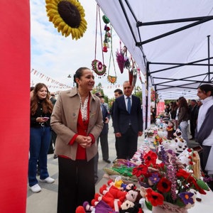 Sayın Valimiz Tülay BAYDAR BİLGİHAN, 1 Ekim Dünya Yaşlılar Günü Münasebetiyle Cumhuriyet Meydanı’nda Düzenlenen Programa Katıldı - fotoğraf 5