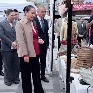 Sayın Valimiz Tülay BAYDAR BİLGİHAN, 1 Ekim Dünya Yaşlılar Günü Münasebetiyle Cumhuriyet Meydanı’nda Düzenlenen Programa Katıldı - fotoğraf 8