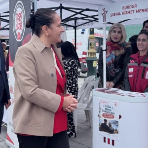 Sayın Valimiz Tülay BAYDAR BİLGİHAN, 1 Ekim Dünya Yaşlılar Günü Münasebetiyle Cumhuriyet Meydanı’nda Düzenlenen Programa Katıldı - fotoğraf 10