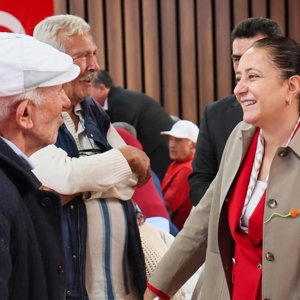 Sayın Valimiz Tülay BAYDAR BİLGİHAN, 1 Ekim Dünya Yaşlılar Günü Münasebetiyle Cumhuriyet Meydanı’nda Düzenlenen Programa Katıldı - fotoğraf 11