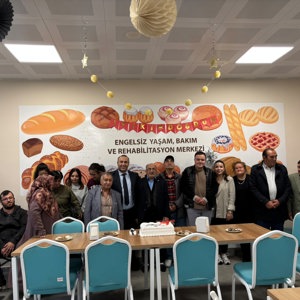 Hürmet Makamının Sahipleri Kıymetli Büyüklerimiz, Hamidiye Gündüz Bakım Merkezimizde Özel Gereksinimli Bireylerimizle Buluştu - fotoğraf 1