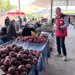 İl Müdürlüğümüze Bağlı GÖLHİSAR SOSYAL HİZMET MERKEZİ Müdürlüğümüz Tarafından ÇAVDIR İlçesi Pazartesi  Pazarı’nda Vatandaşlarımızla Bir Araya Gelinerek Bilgilendirme Faaliyeti Gerçekleştirildi - fotoğraf 1
