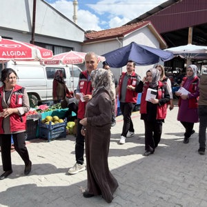 İl Müdürlüğümüze Bağlı GÖLHİSAR SOSYAL HİZMET MERKEZİ Müdürlüğümüz Tarafından ÇAVDIR İlçesi Pazartesi  Pazarı’nda Vatandaşlarımızla Bir Araya Gelinerek Bilgilendirme Faaliyeti Gerçekleştirildi - fotoğraf 2