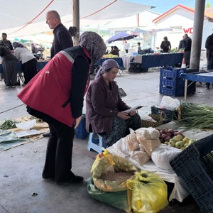 İl Müdürlüğümüze Bağlı GÖLHİSAR SOSYAL HİZMET MERKEZİ Müdürlüğümüz Tarafından ÇAVDIR İlçesi Pazartesi  Pazarı’nda Vatandaşlarımızla Bir Araya Gelinerek Bilgilendirme Faaliyeti Gerçekleştirildi - fotoğraf 3