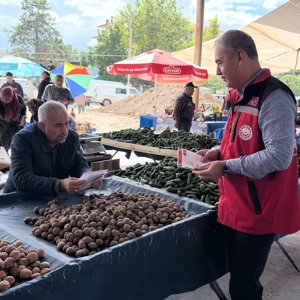 İl Müdürlüğümüze Bağlı GÖLHİSAR SOSYAL HİZMET MERKEZİ Müdürlüğümüz Tarafından ÇAVDIR İlçesi Pazartesi  Pazarı’nda Vatandaşlarımızla Bir Araya Gelinerek Bilgilendirme Faaliyeti Gerçekleştirildi - fotoğraf 6