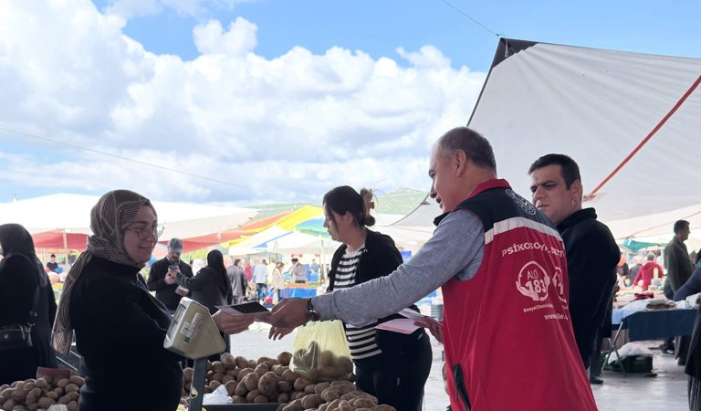İl Müdürlüğümüze Bağlı GÖLHİSAR SOSYAL HİZMET MERKEZİ Müdürlüğümüz Tarafından ÇAVDIR İlçesi Pazartesi  Pazarı’nda Vatandaşlarımızla Bir Araya Gelinerek Bilgilendirme Faaliyeti Gerçekleştirildi