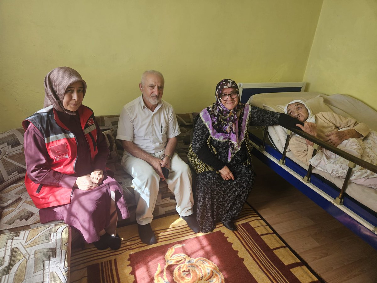 Aziz şehidimiz Davut Bilgin’in kıymetli annesi Ayşe Bilgin’i evinde ziyaret ettik.