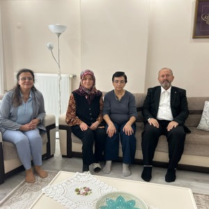 Edirne Aile ve Sosyal Hizmetler İl Müdür Yardımcısı Sebahattin BİLGİÇ, 1987 yılında Ağrı’da görev yaparken Şehit olan Şehit Halil ERGÜÇ’ün kıymetli ailesini ziyaret etti. - fotoğraf 1