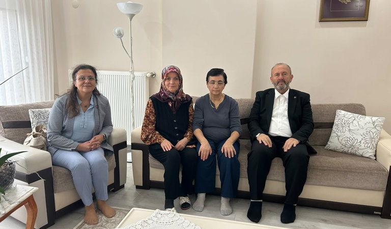 Edirne Aile ve Sosyal Hizmetler İl Müdür Yardımcısı Sebahattin BİLGİÇ, 1987 yılında Ağrı’da görev yaparken Şehit olan Şehit Halil ERGÜÇ’ün kıymetli ailesini ziyaret etti.