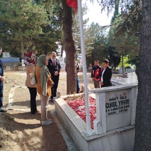 Şehit İtfaiye Eri Gürol YAVAŞ Sene-i Devriyesinde Kabri Başında Dualarla Anıldı.  - fotoğraf 1